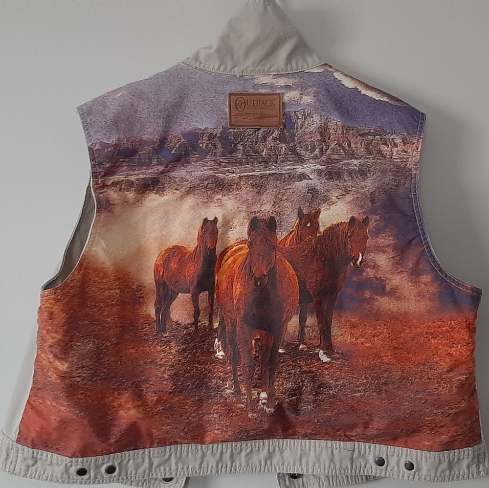Outback Trading Co Vest ~ PTP 23"